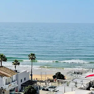 https://on-the-beach-stunning-apartment-albufeira-olhos-de-gua.hotelaalgarve.com